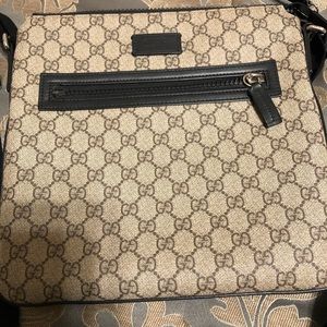 Gucci GG Supreme Messanger/Crossbody